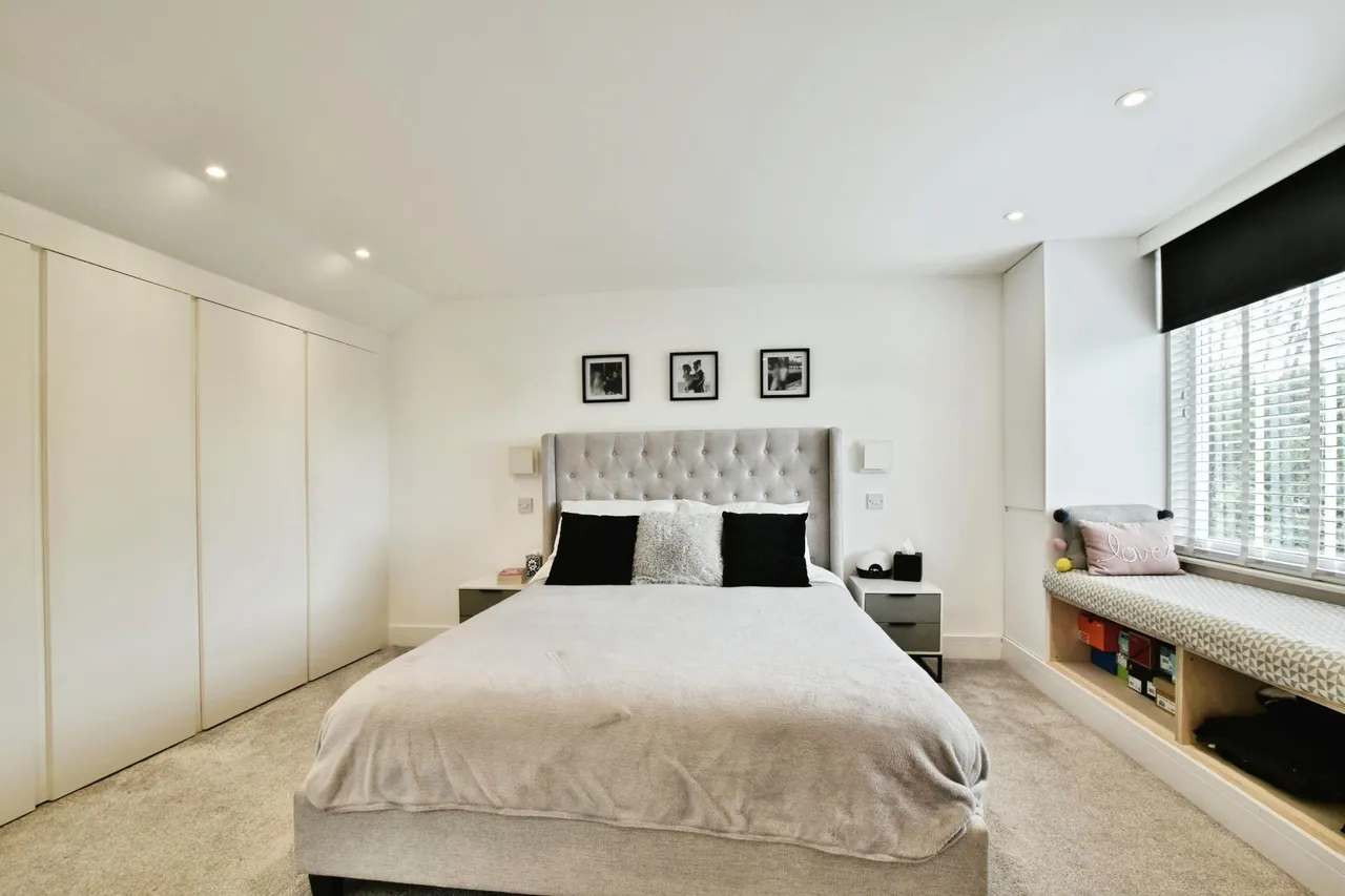 Eastleigh Road, Cheadle, SK8, photo 22