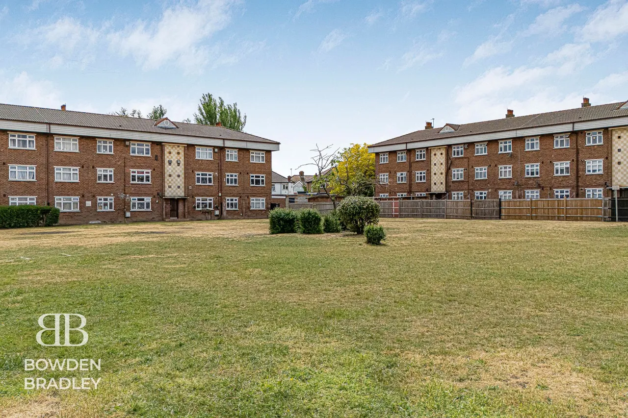 Hatfield Close, Barkingside, IG6, photo 27