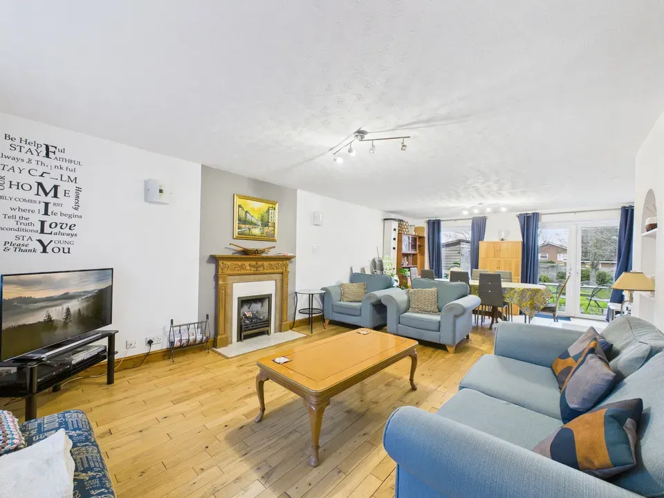 Lambs Farm Road, Horsham, photo 4