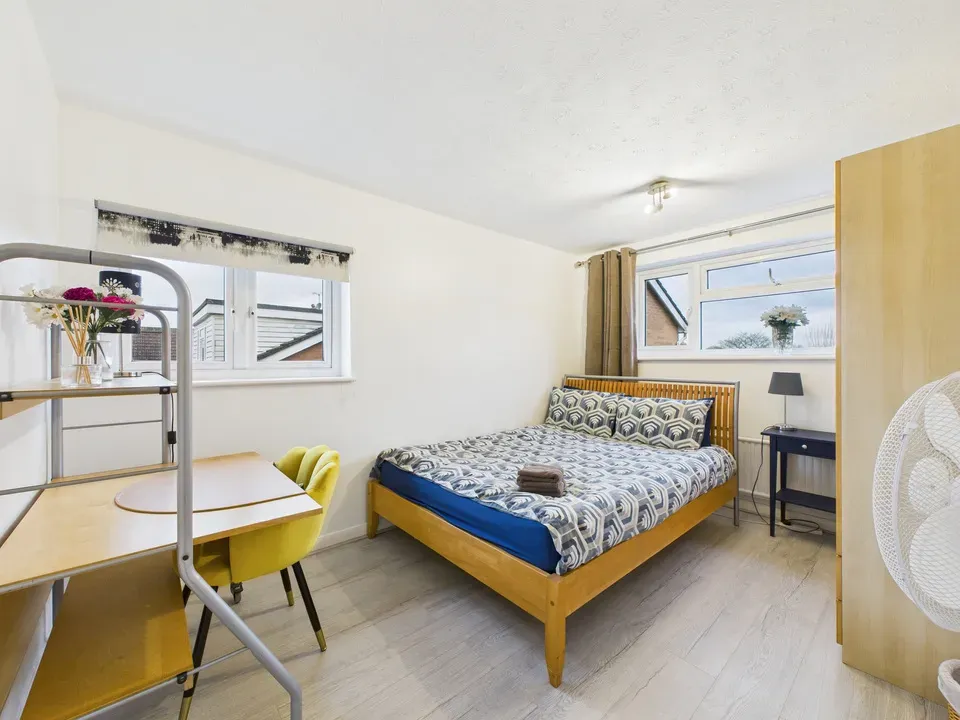 Lambs Farm Road, Horsham, photo 16