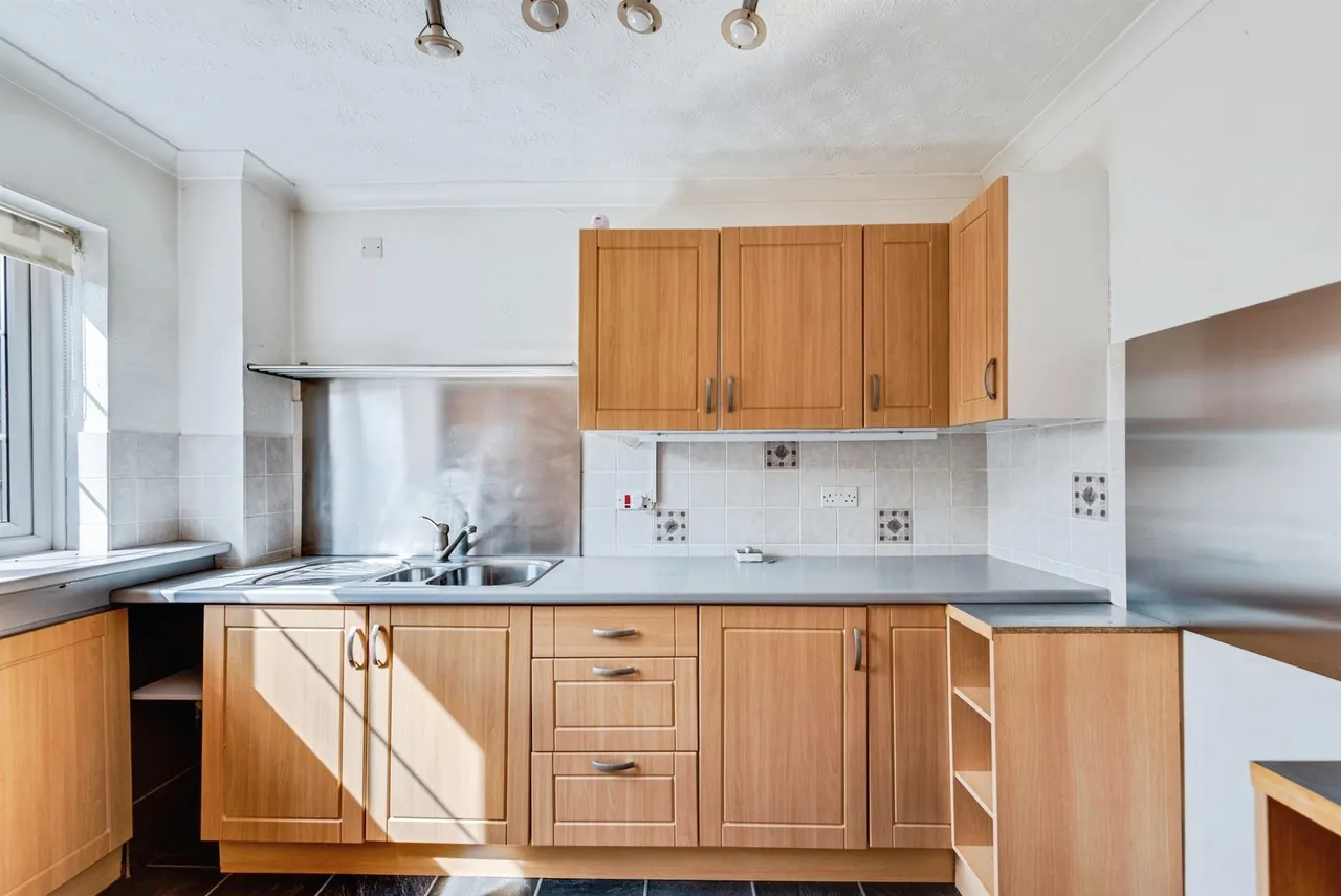 Larchmore Close, Swindon, SN25, photo 2