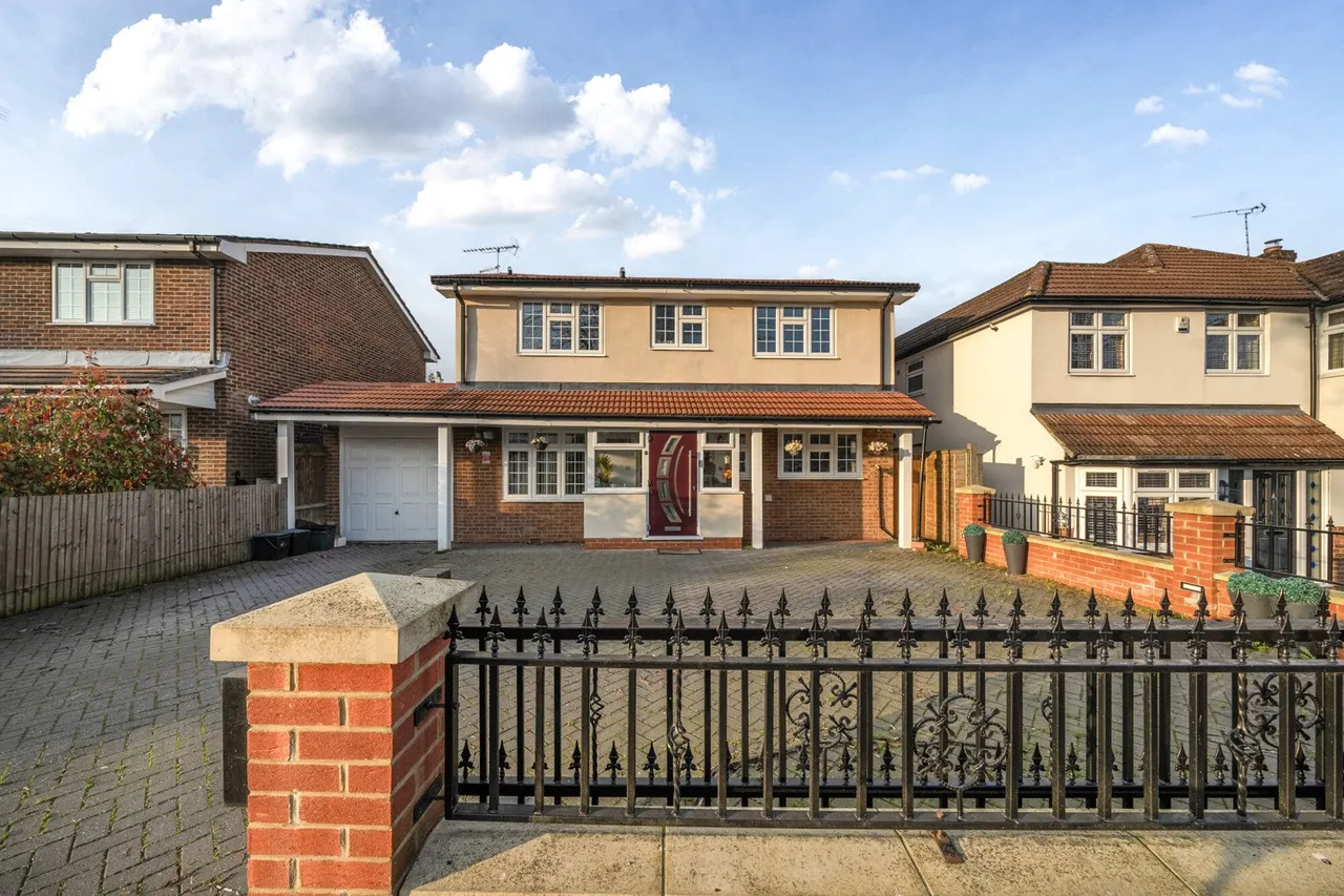 4 bed house for sale — The Avenue, BR6