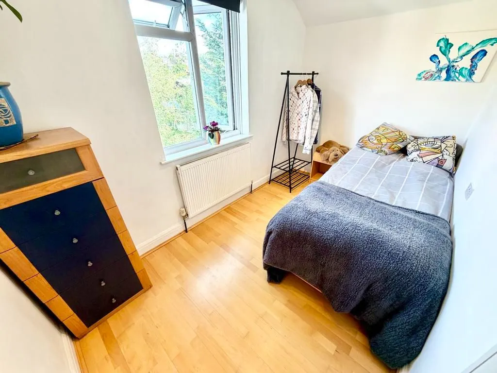 Lewgars Avenue, Kingsbury, London, NW9 8AS, photo 11
