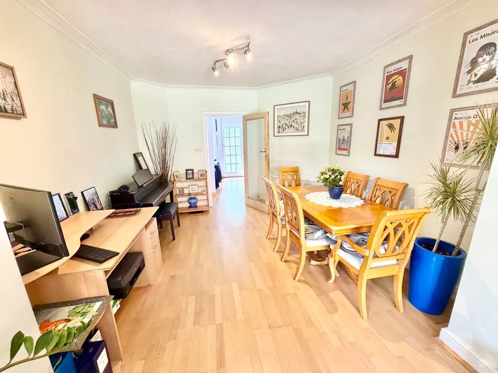 Lewgars Avenue, Kingsbury, London, NW9 8AS, photo 6