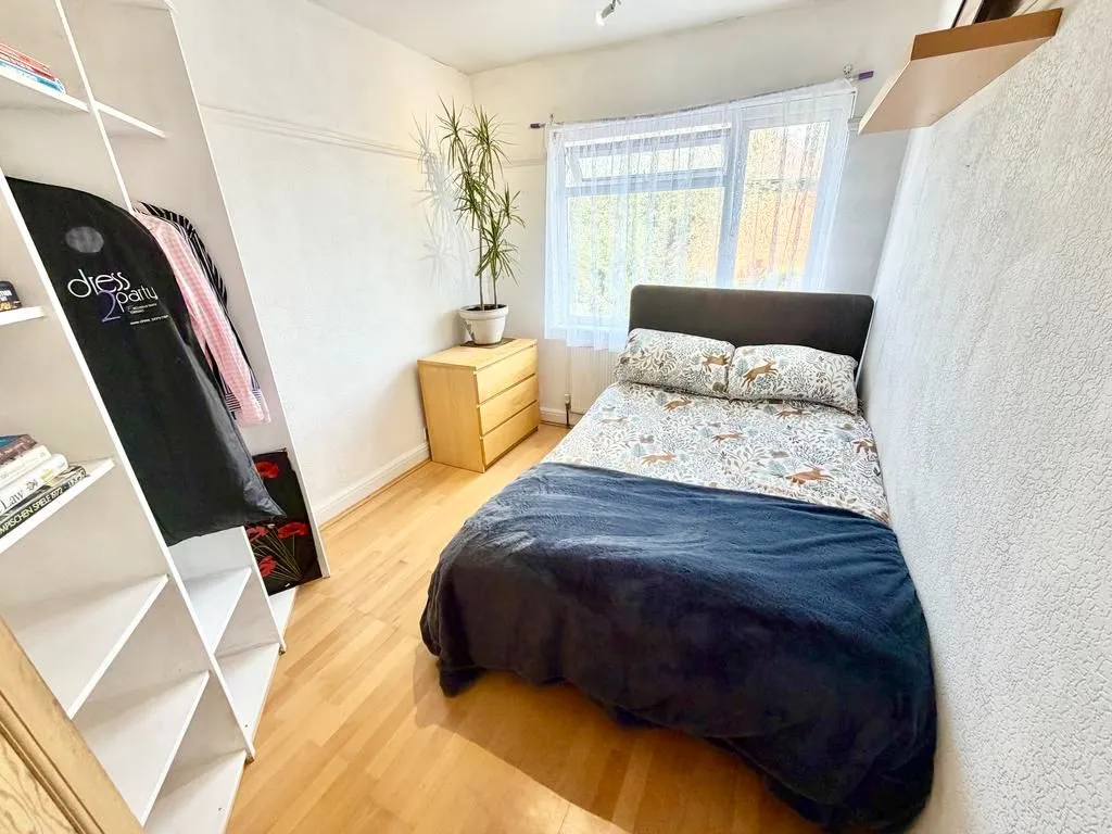 Lewgars Avenue, Kingsbury, London, NW9 8AS, photo 12