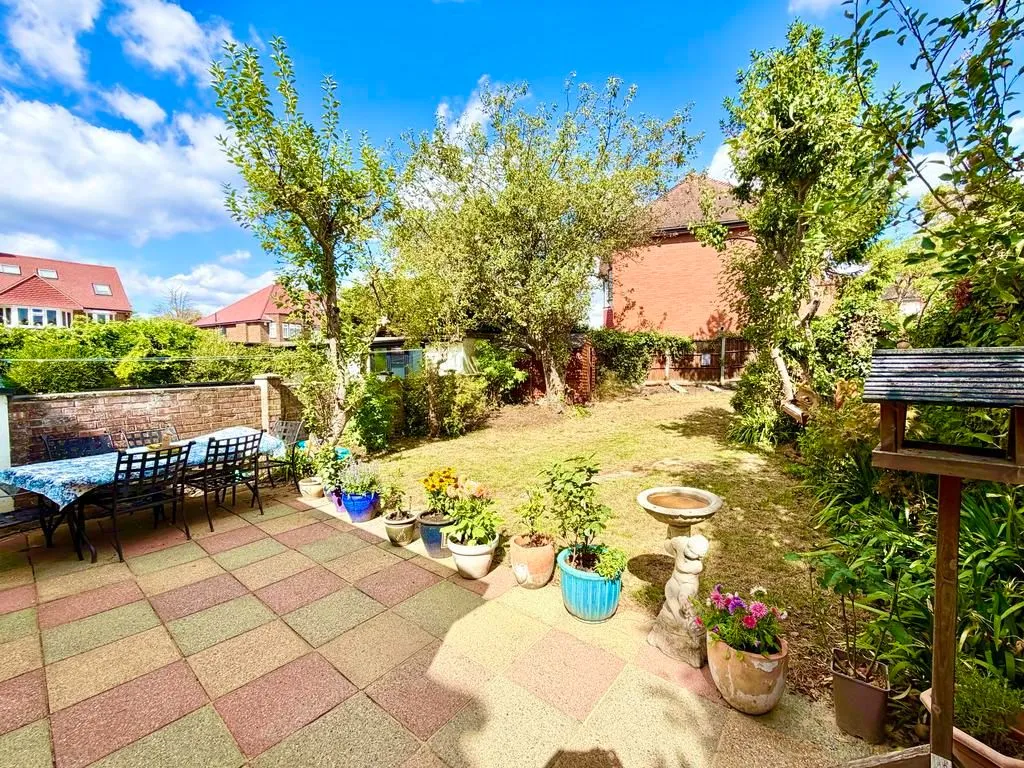 Lewgars Avenue, Kingsbury, London, NW9 8AS, photo 8