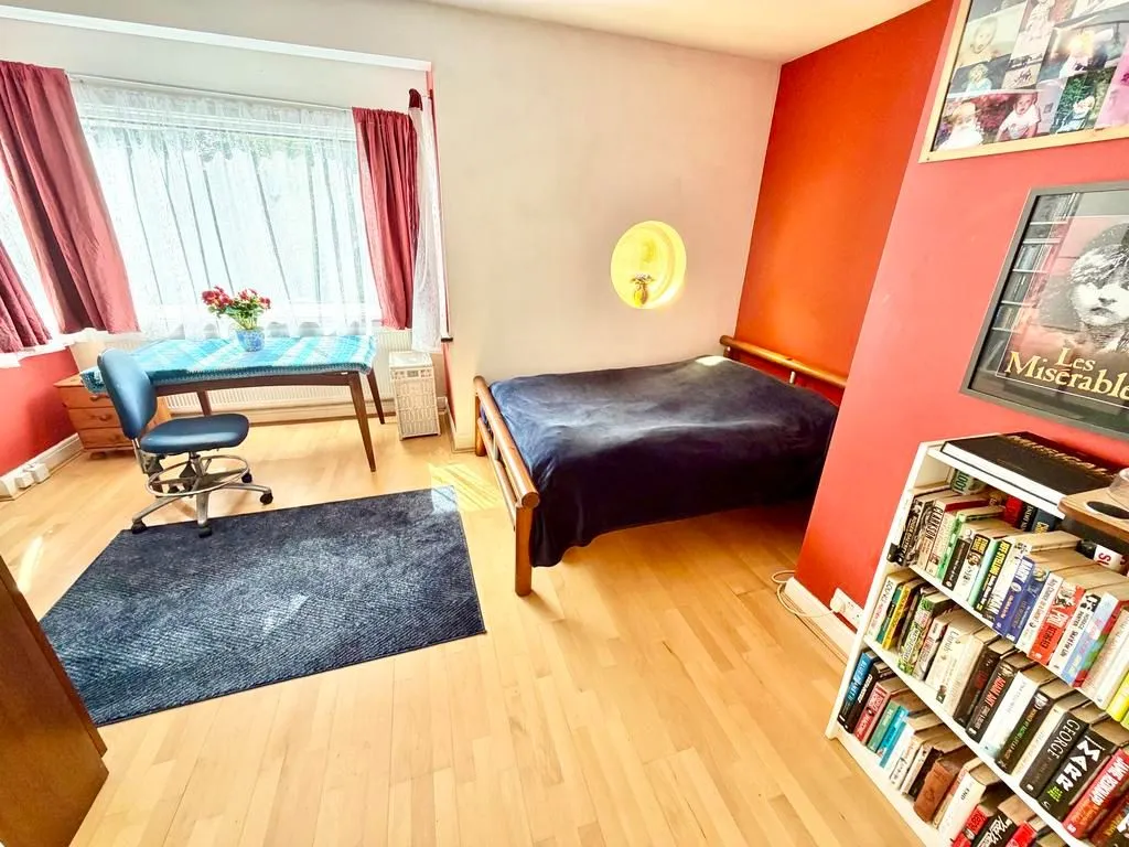 Lewgars Avenue, Kingsbury, London, NW9 8AS, photo 10