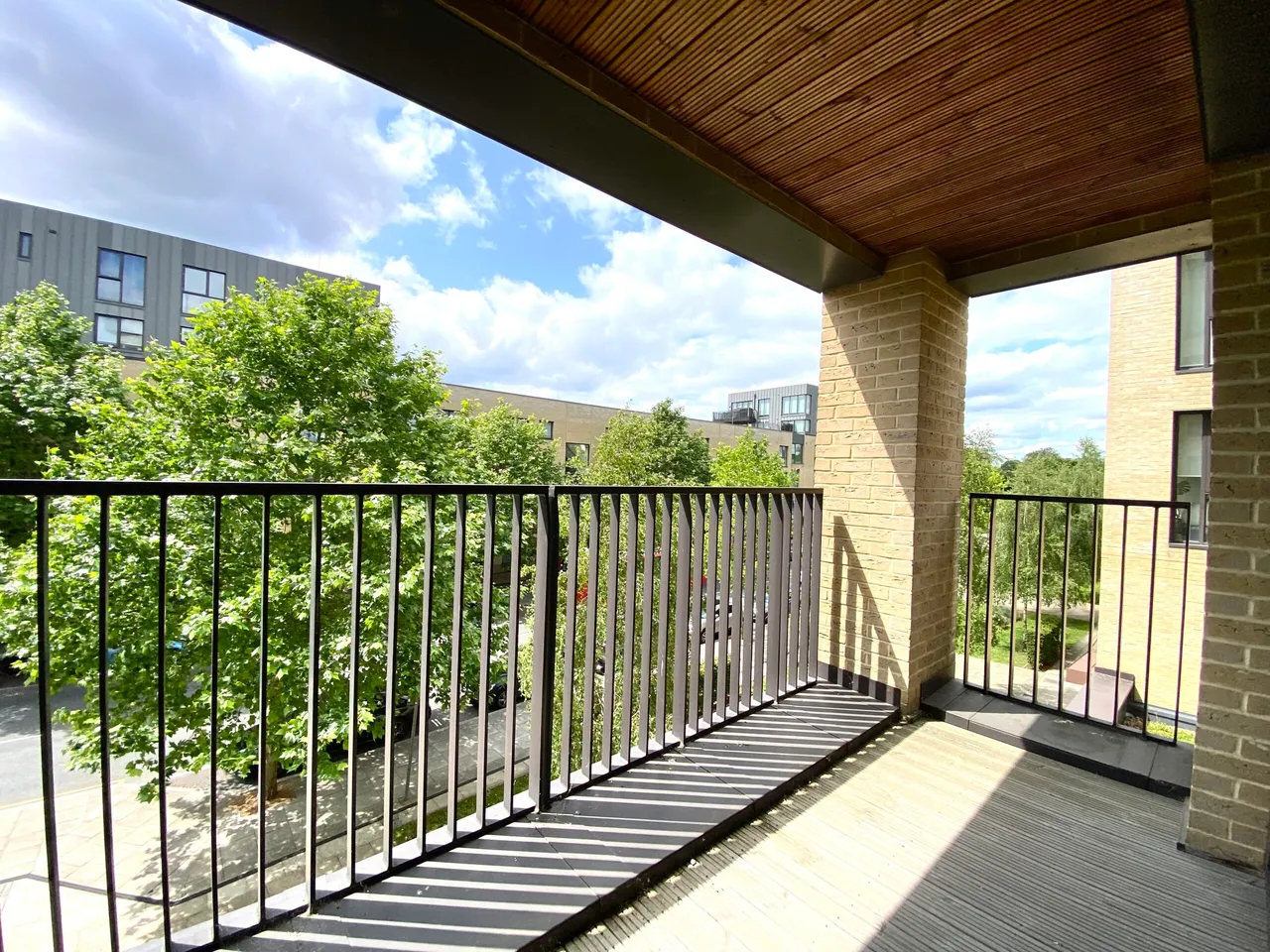 Bristol Avenue, Casa Court, NW9, photo 4