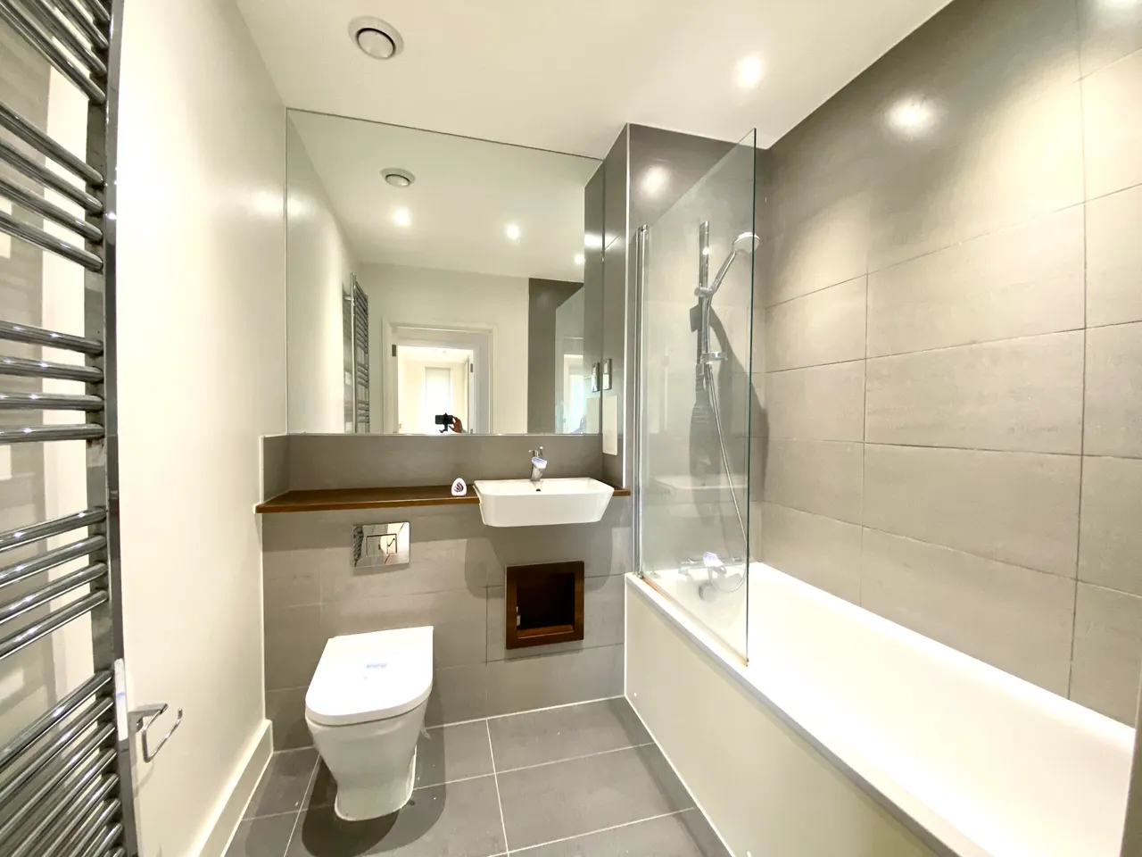 Bristol Avenue, Casa Court, NW9, photo 3