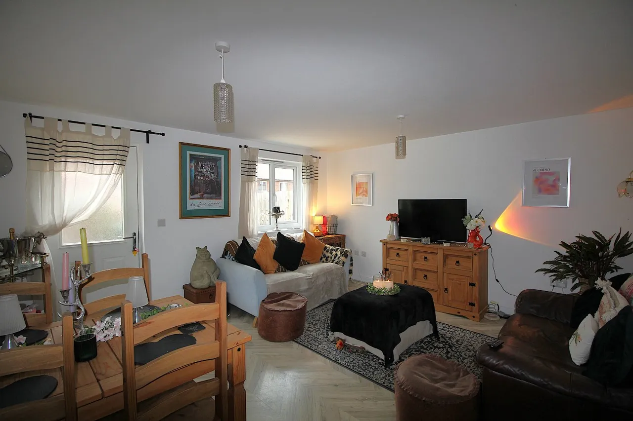 Burnet Drive, Cheltenham, GL53, photo 2