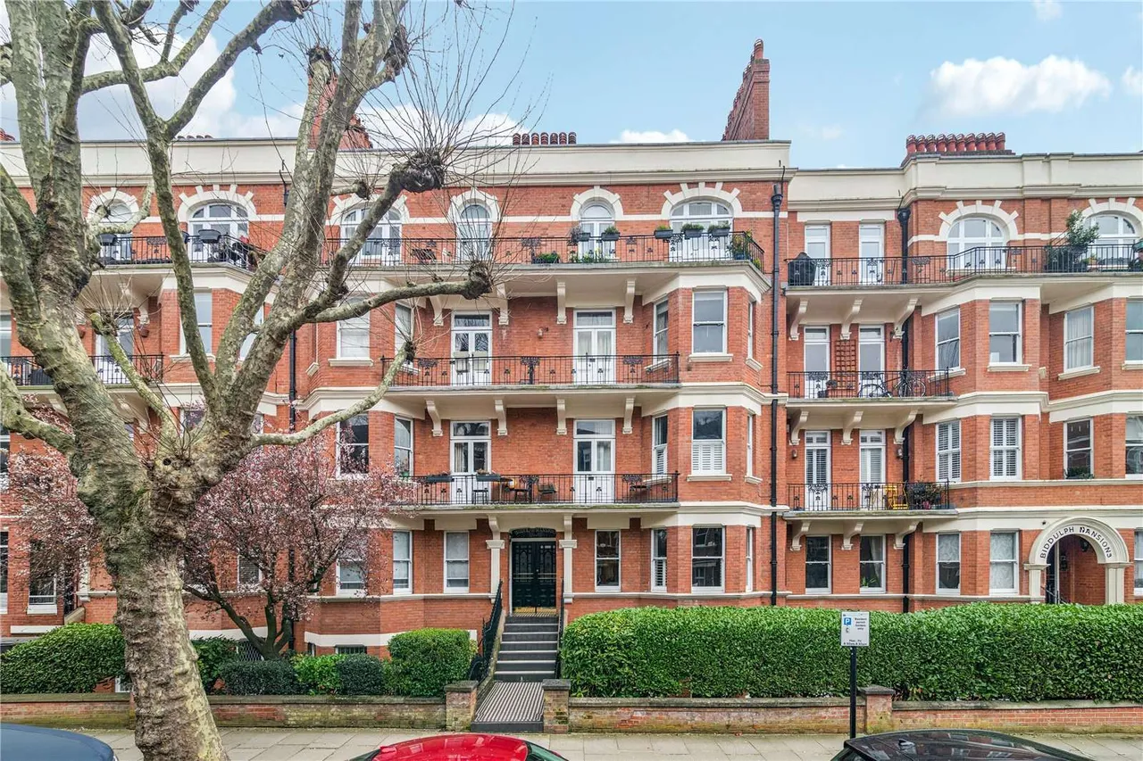 3 bed flat for sale — Elgin Avenue, London, W9 1HU