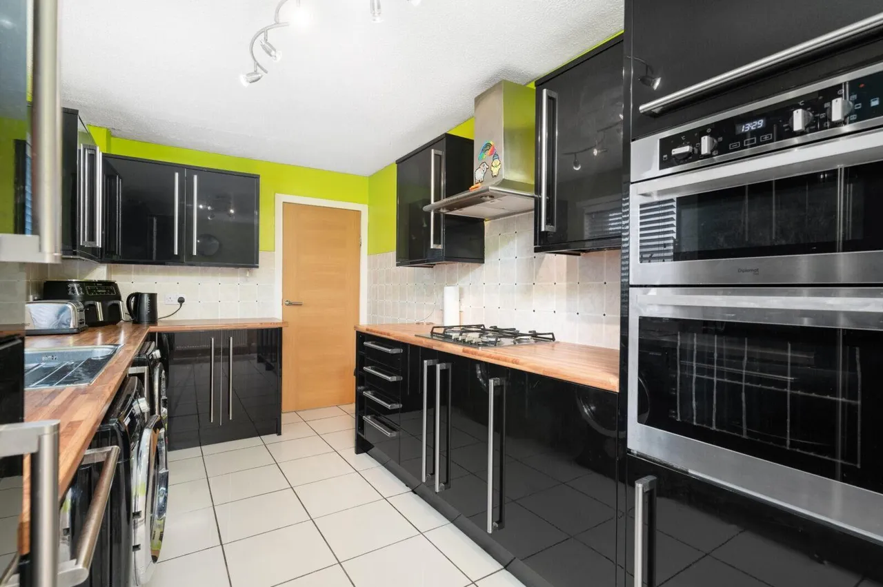 Helmsdale Court, Cumbuslang, G72 7YR, photo 11