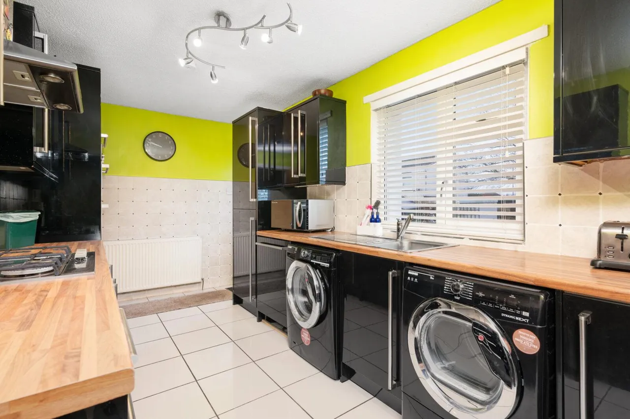 Helmsdale Court, Cumbuslang, G72 7YR, photo 9