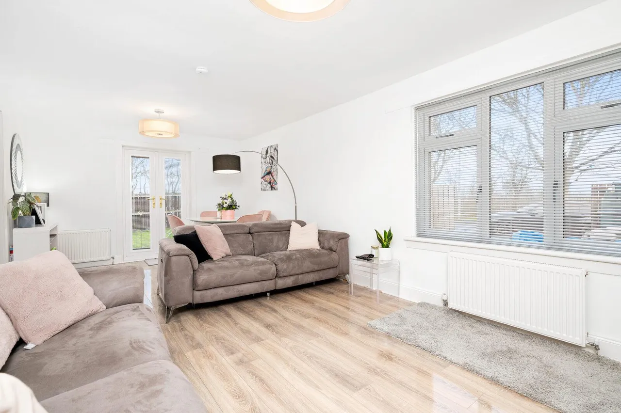 4 bed house for sale — Helmsdale Court, Cumbuslang, G72 7YR