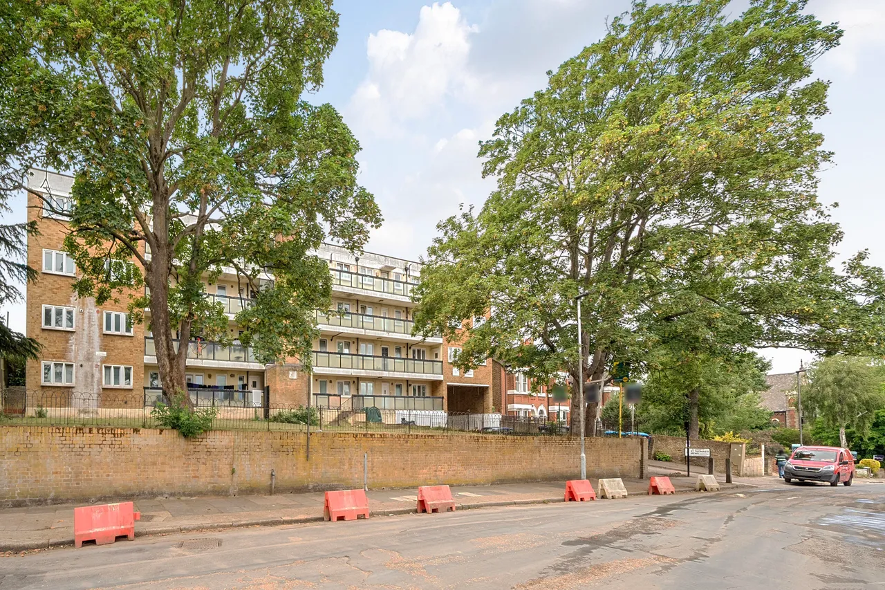 Flat 12, 82 Maryon Road, London, photo 8
