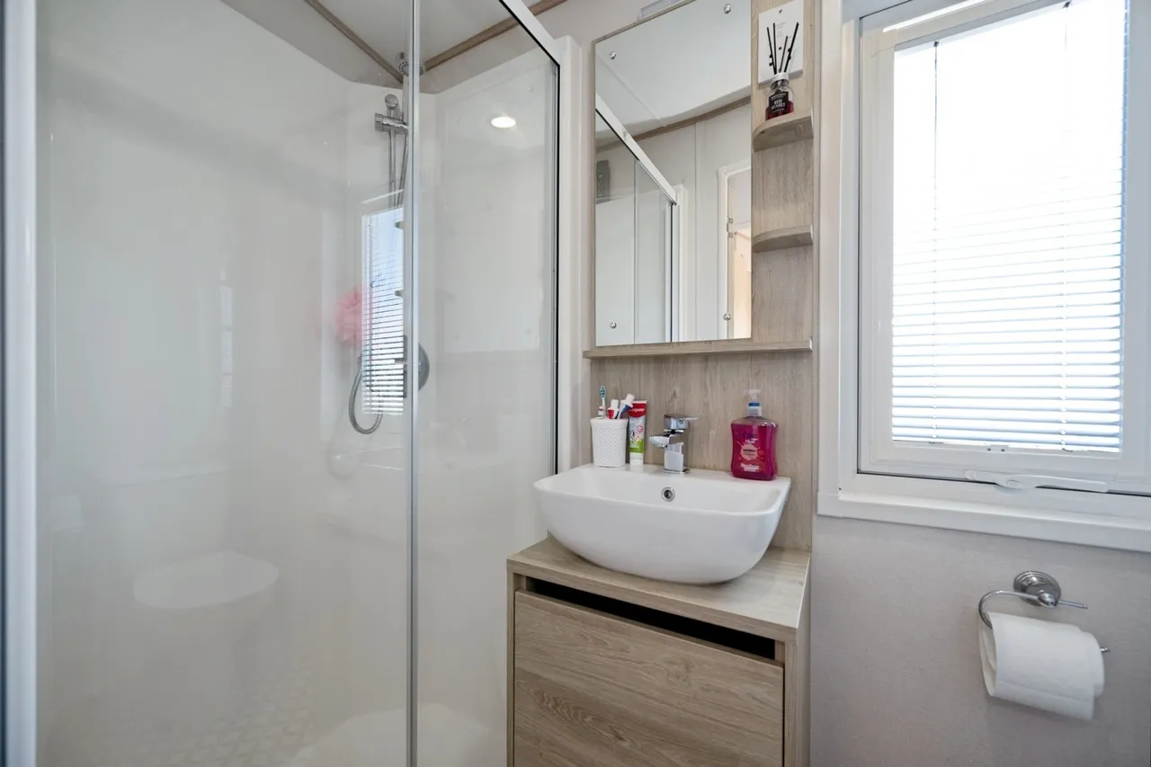 Havant Road, Hayling Island, PO11, photo 12