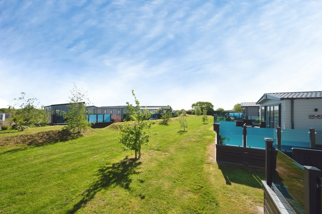 Havant Road, Hayling Island, PO11, photo 6