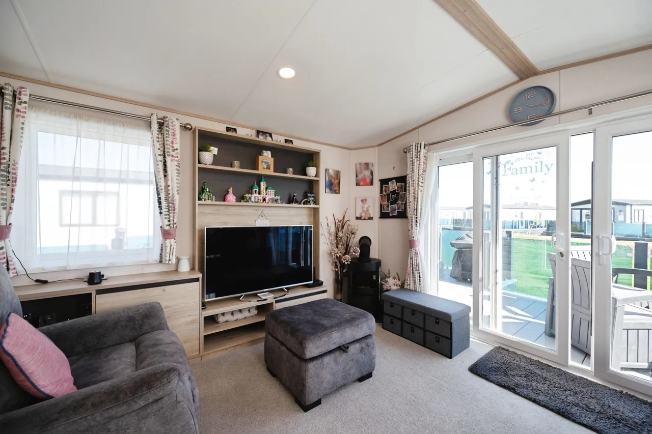 Havant Road, Hayling Island, PO11, photo 2