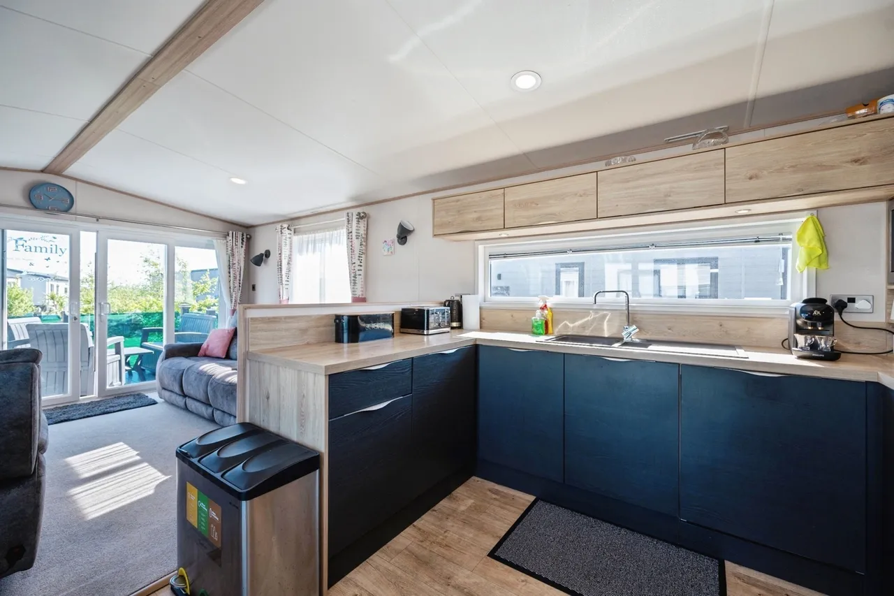 Havant Road, Hayling Island, PO11, photo 5