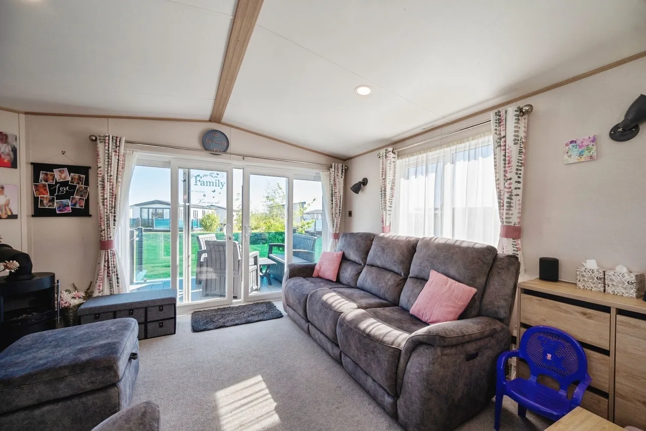 Havant Road, Hayling Island, PO11, photo 3