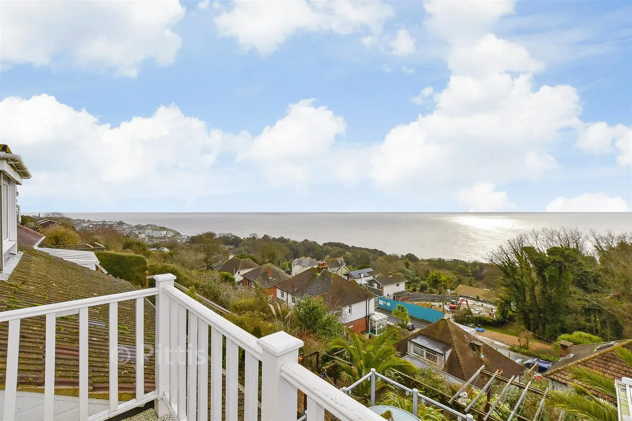 Gills Cliff Road, Ventnor, PO38, photo 2