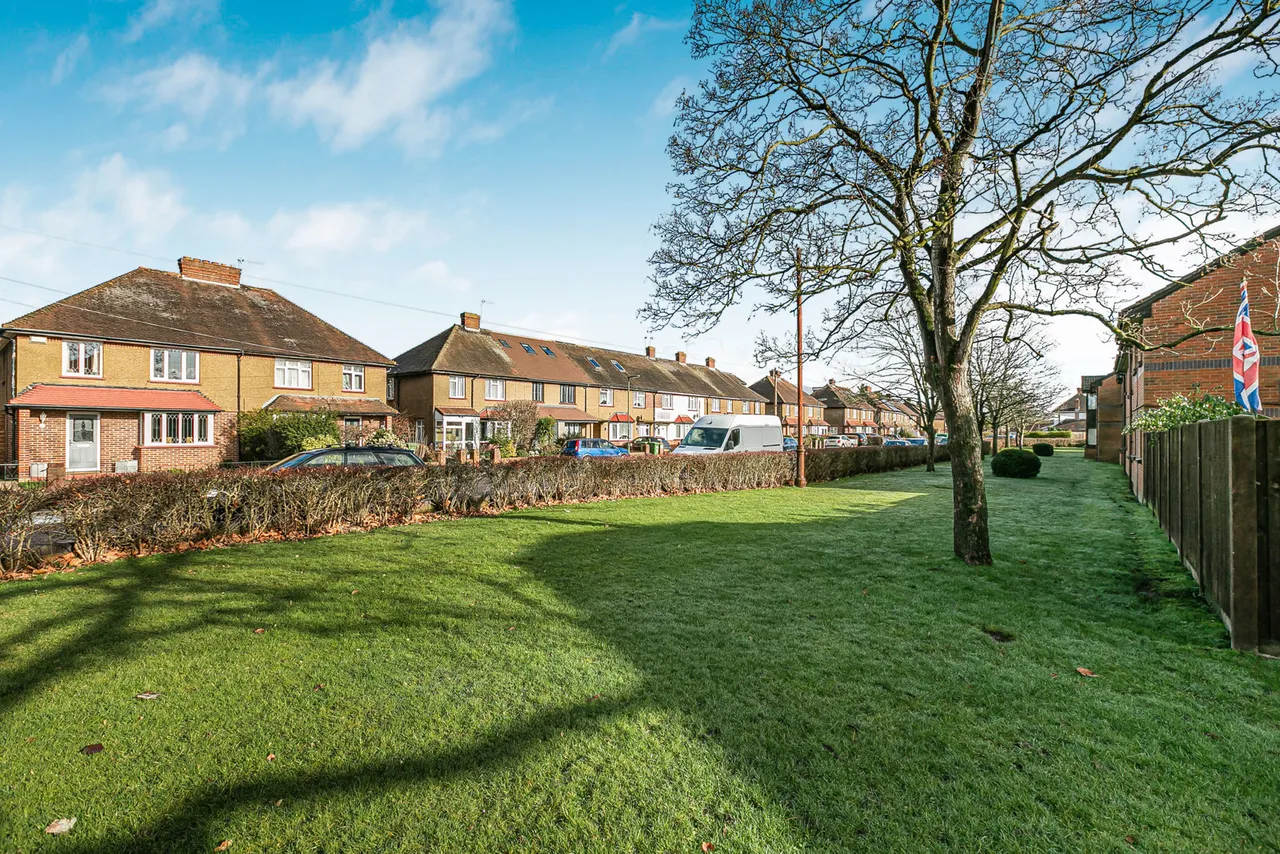 Berryscroft Road, Staines-upon-Thames, TW18, photo 13