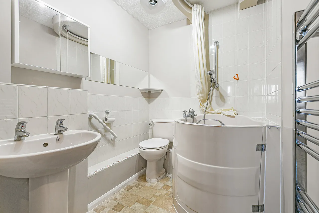 Berryscroft Road, Staines-upon-Thames, TW18, photo 10