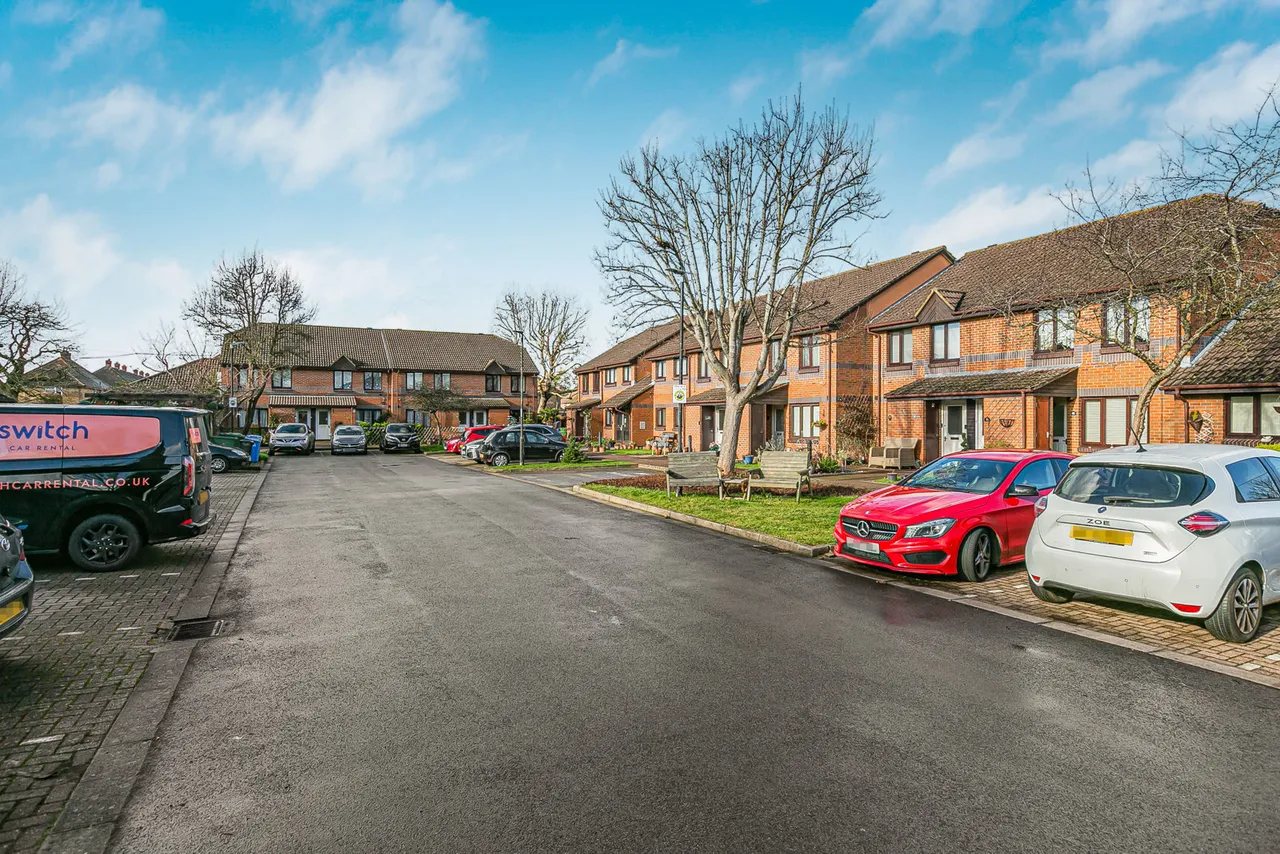 Berryscroft Road, Staines-upon-Thames, TW18, photo 16
