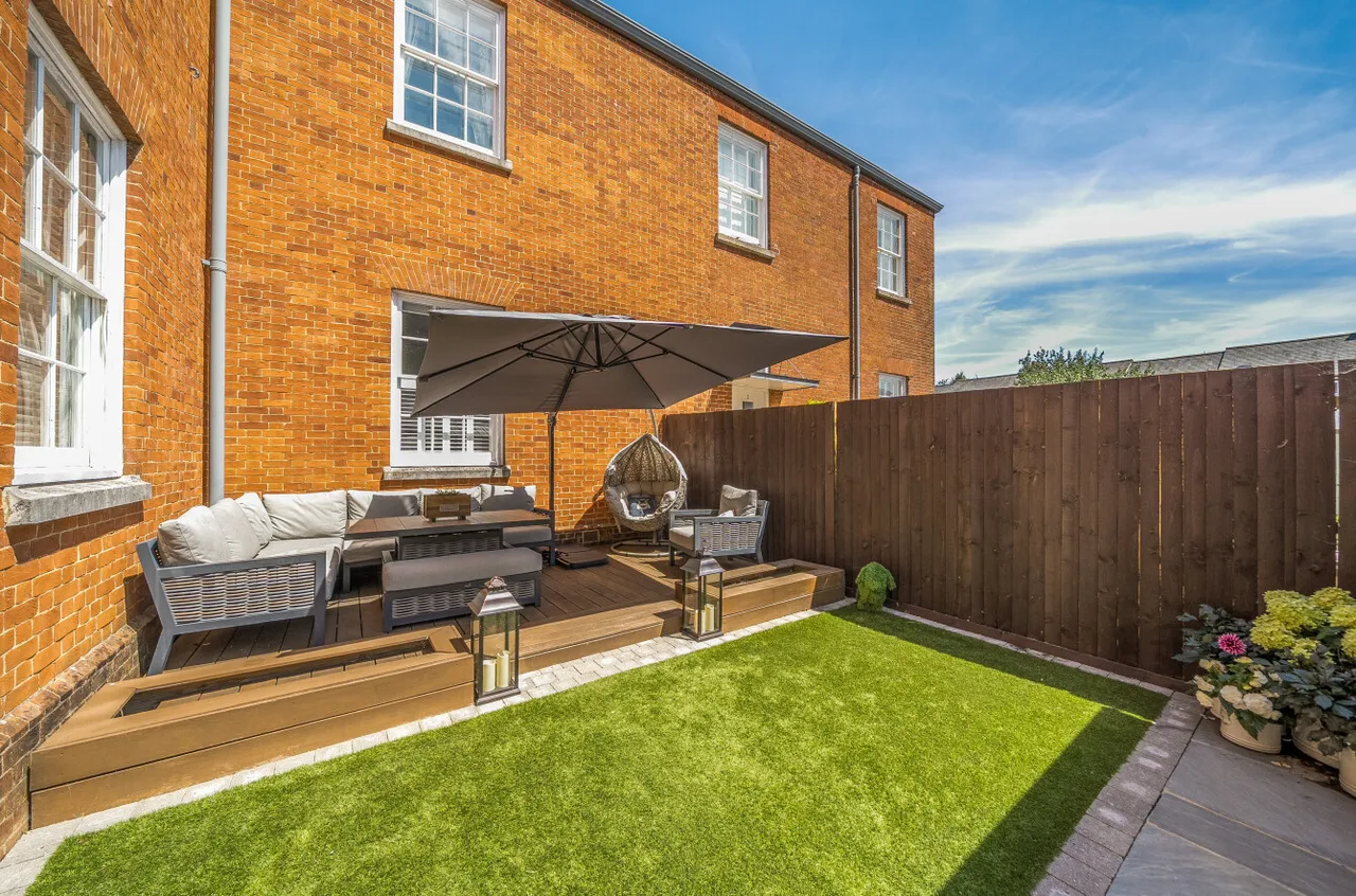 3 bed flat for sale, West Mews, Knowle, PO17