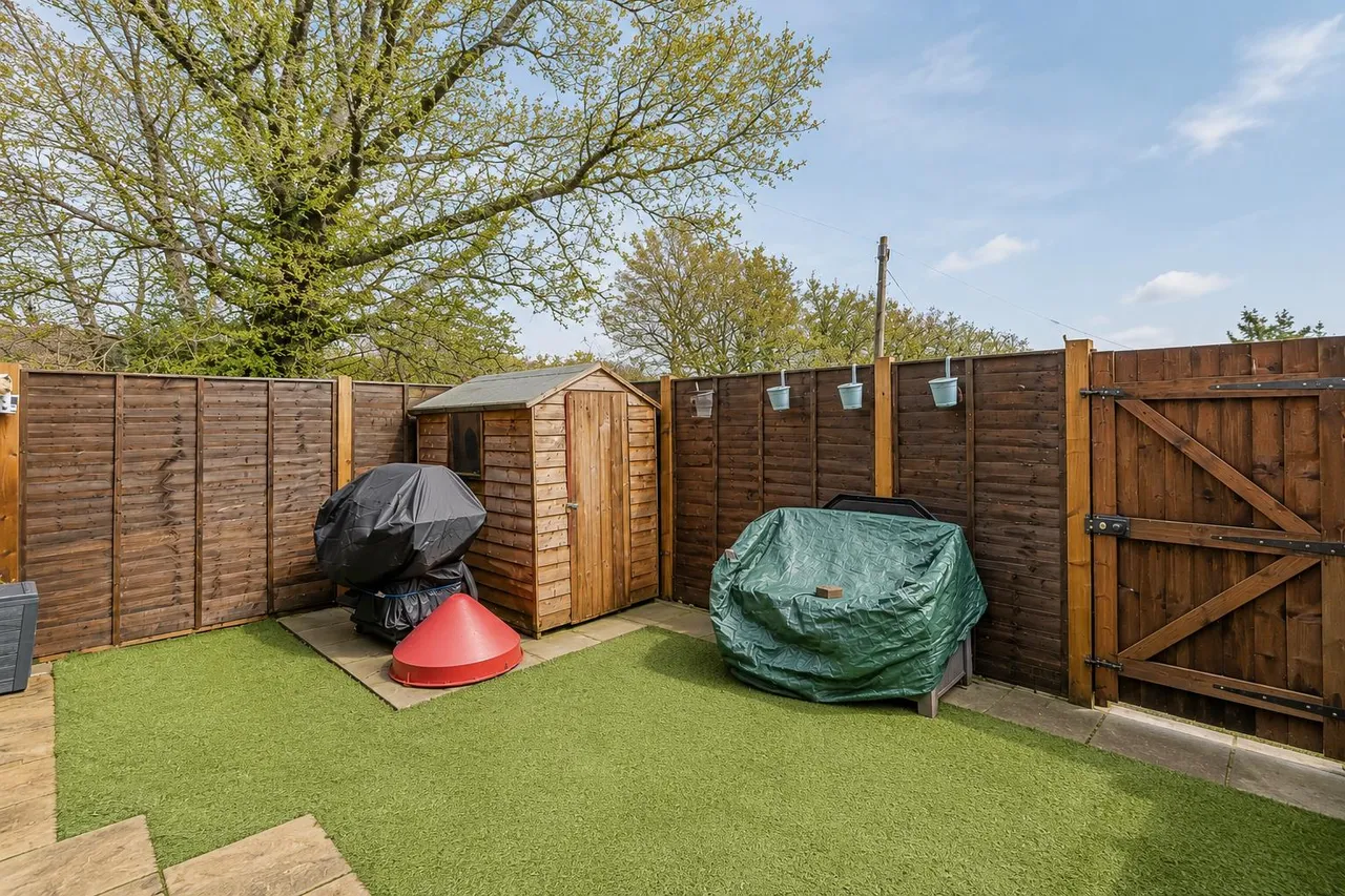 Kingston Road, Leatherhead, KT22, photo 3