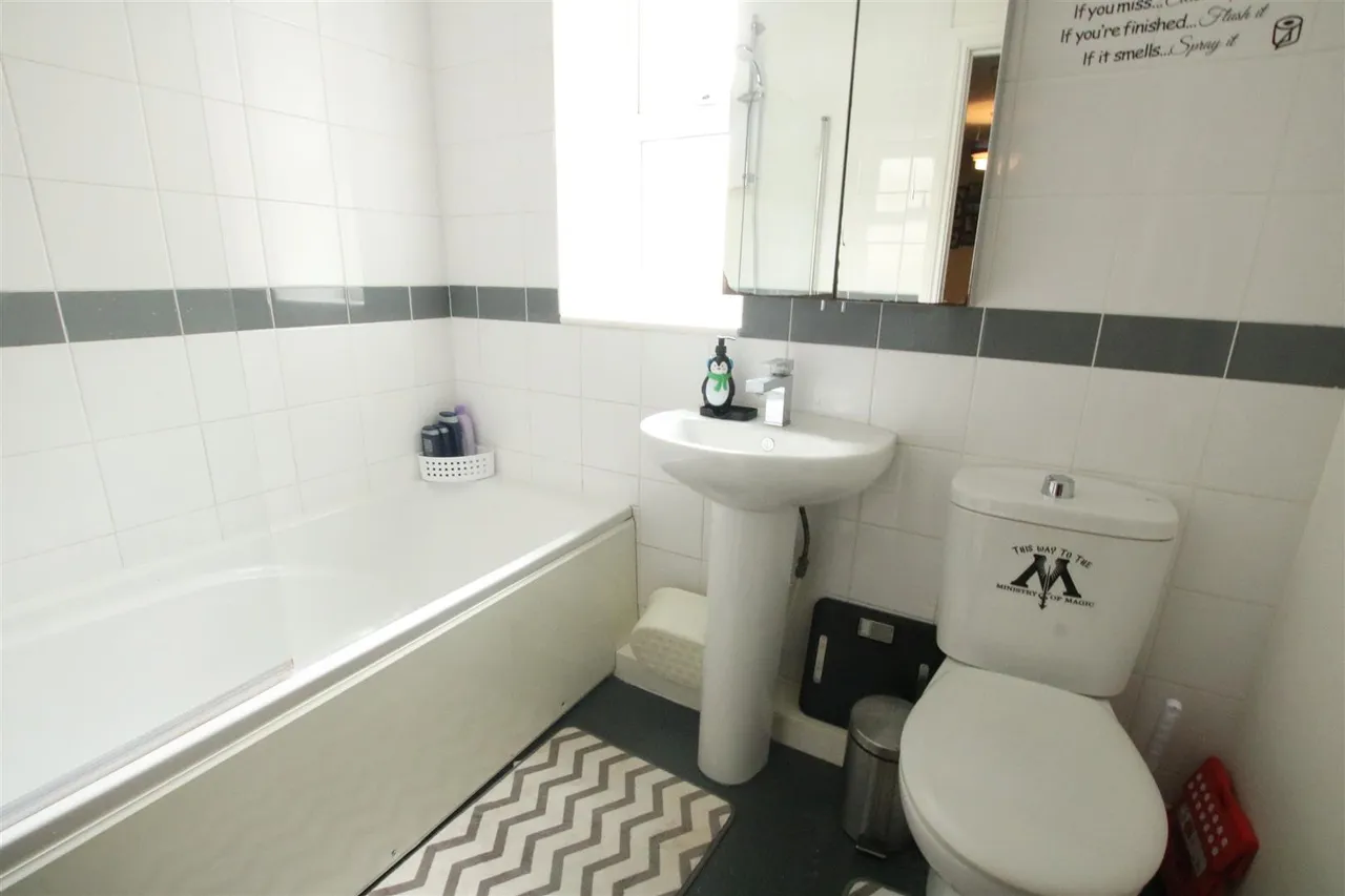 Kingston Road, Leatherhead, KT22, photo 5