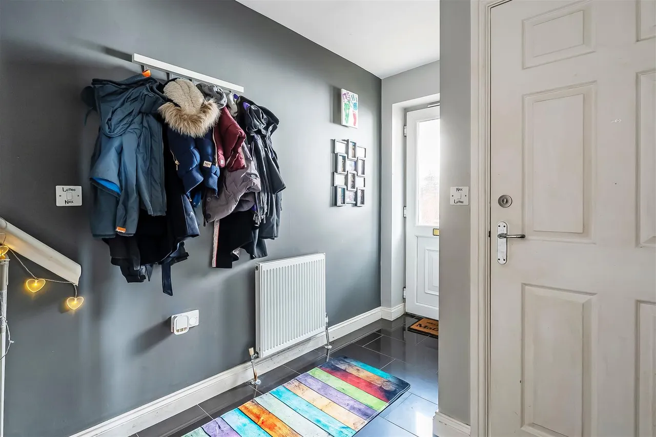 Kingston Road, Leatherhead, KT22, photo 2