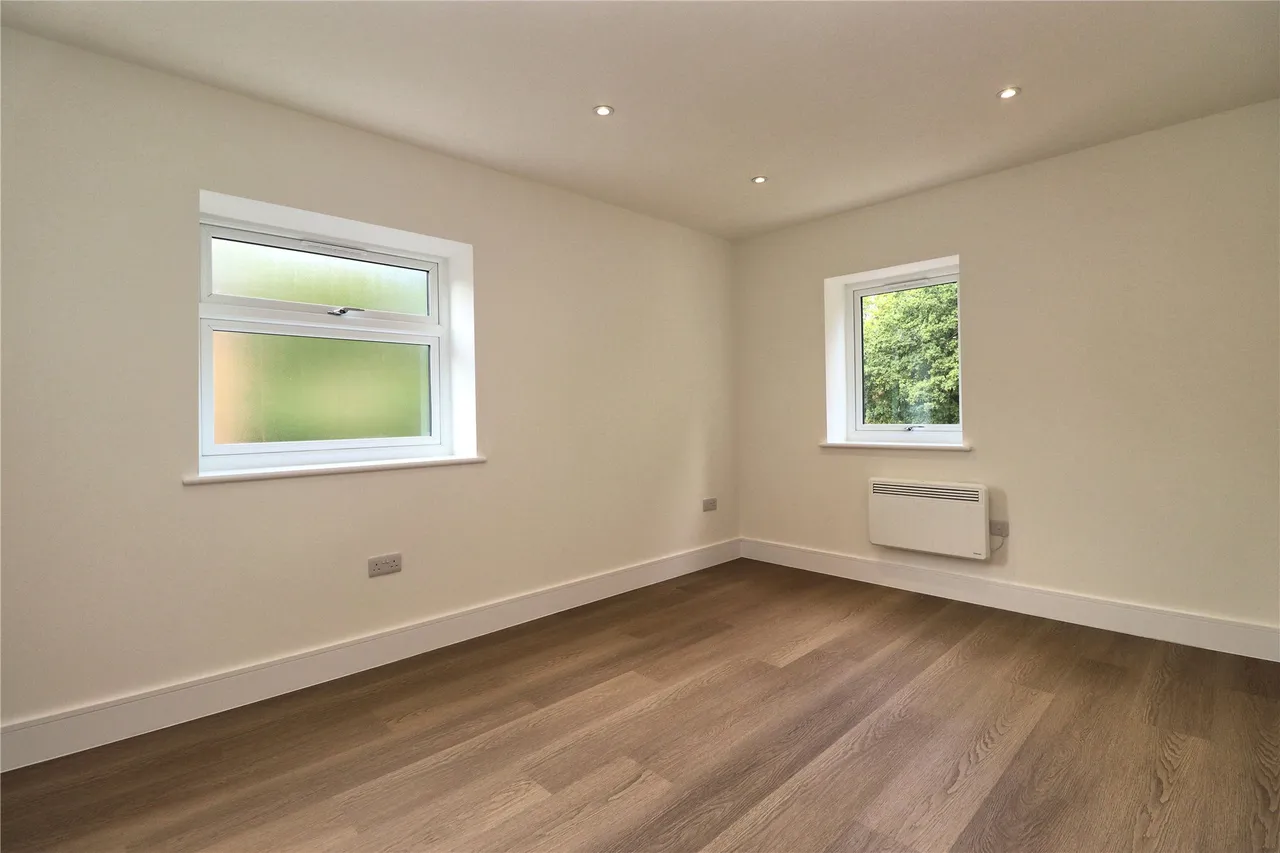 St. Johns Road, Woking, GU21, photo 4