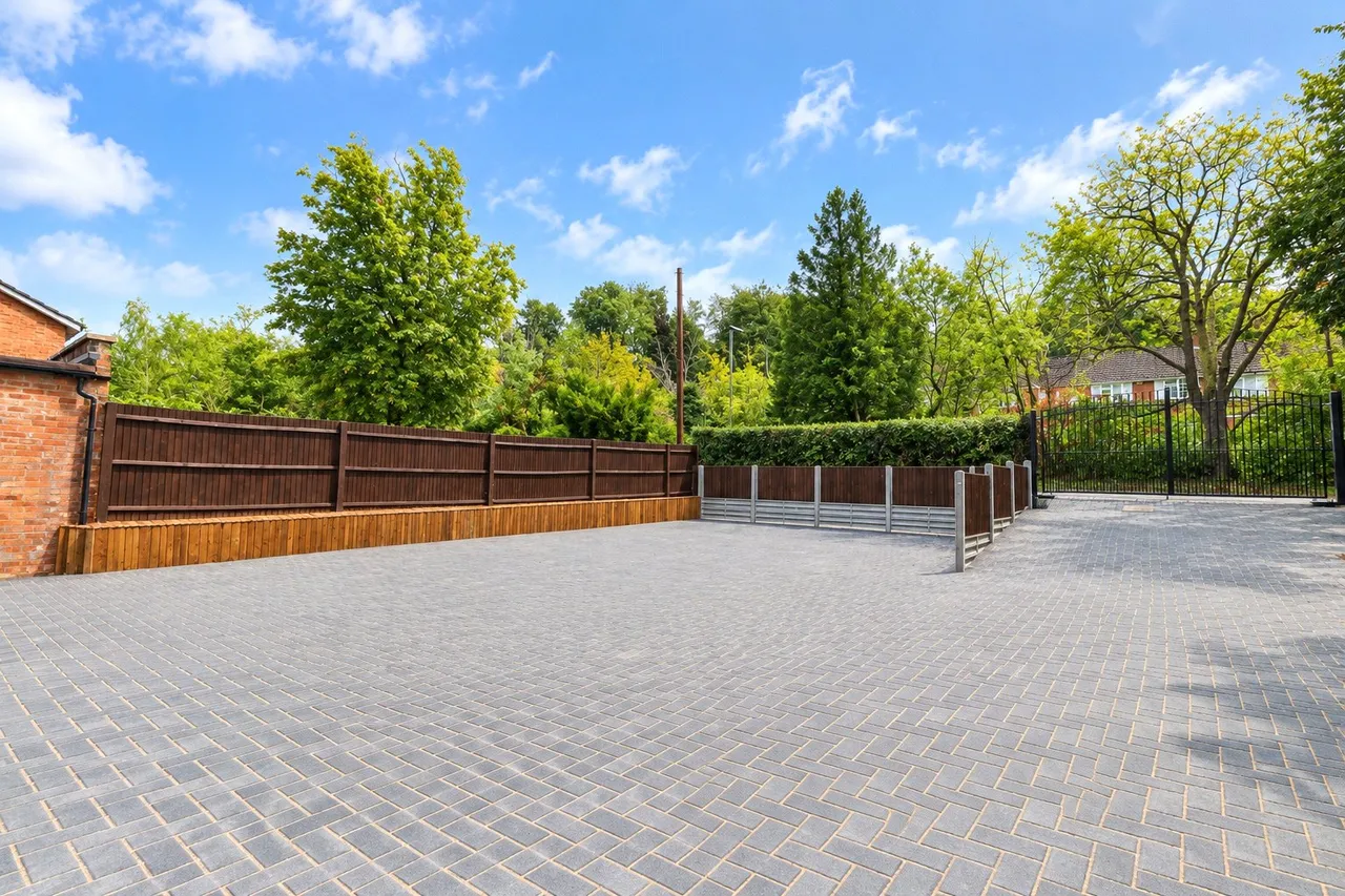 St. Johns Road, Woking, GU21, photo 9