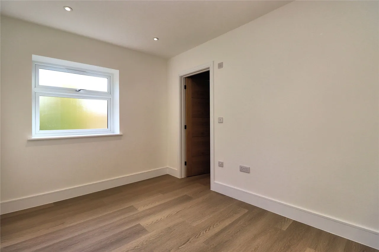 St. Johns Road, Woking, GU21, photo 5