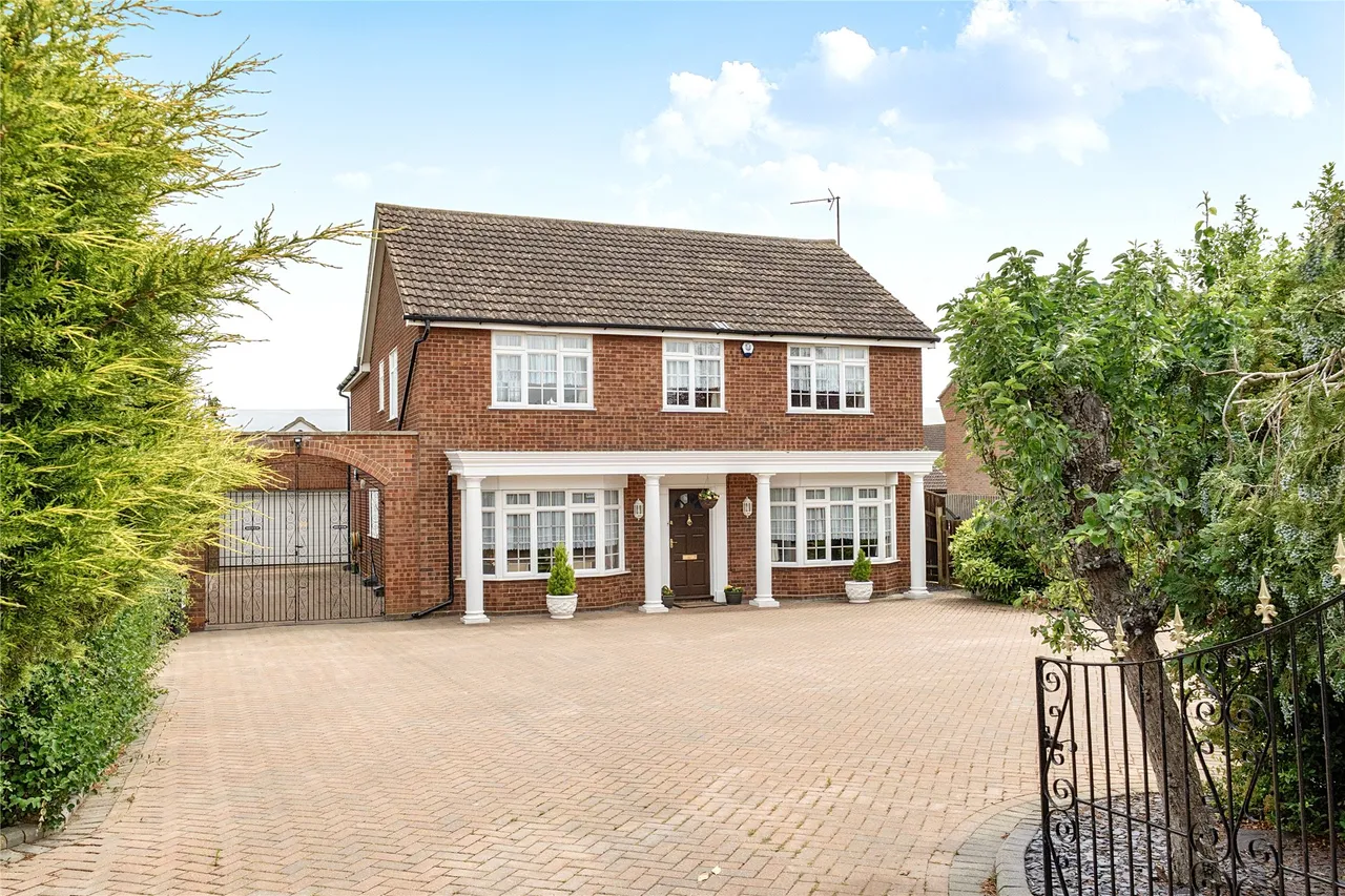 4 bed property for sale, Bedford Road, Wootton, MK43