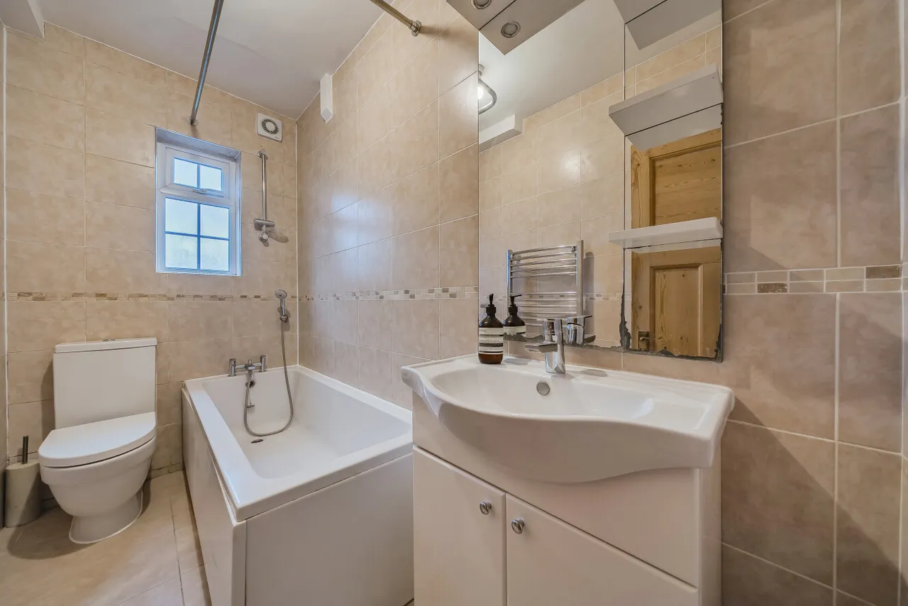 Cambridge Road, Raynes Park, London, SW20, photo 6