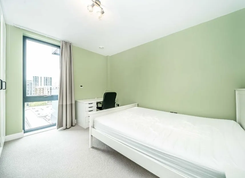 Chiswick High Road, Chiswick, W4, photo 5