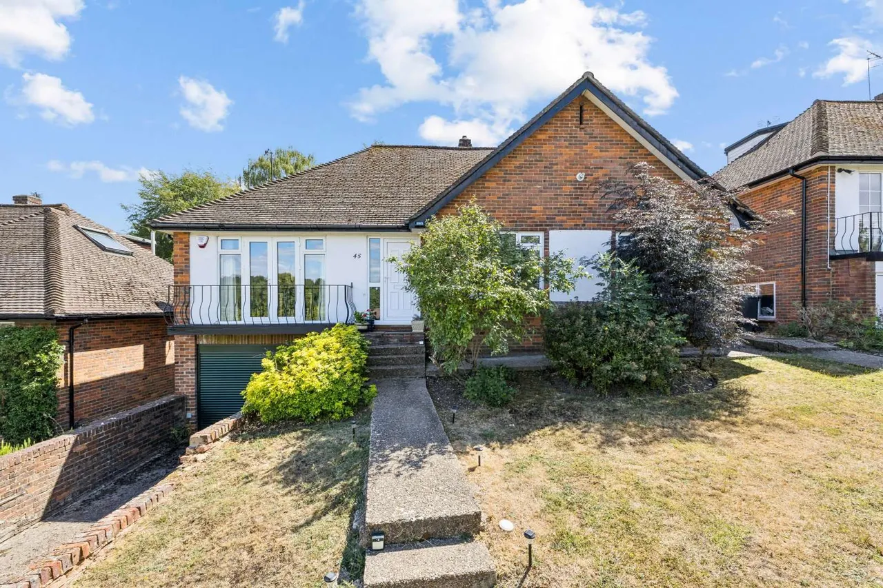3 bed house for sale — Clements Road, Chorleywood, Rickmansworth, Hertfordshire, WD3 5JS