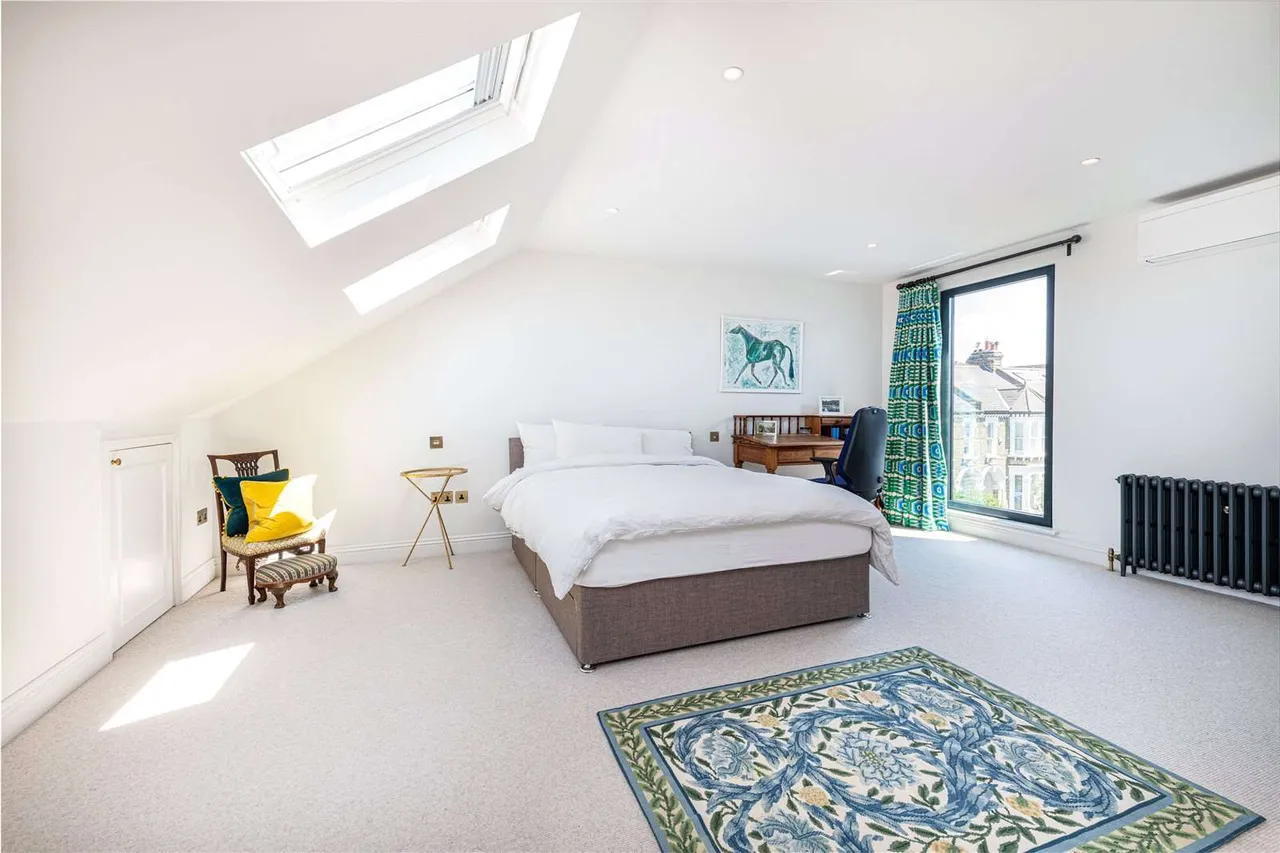 Broomwood Road, London, SW11, photo 8