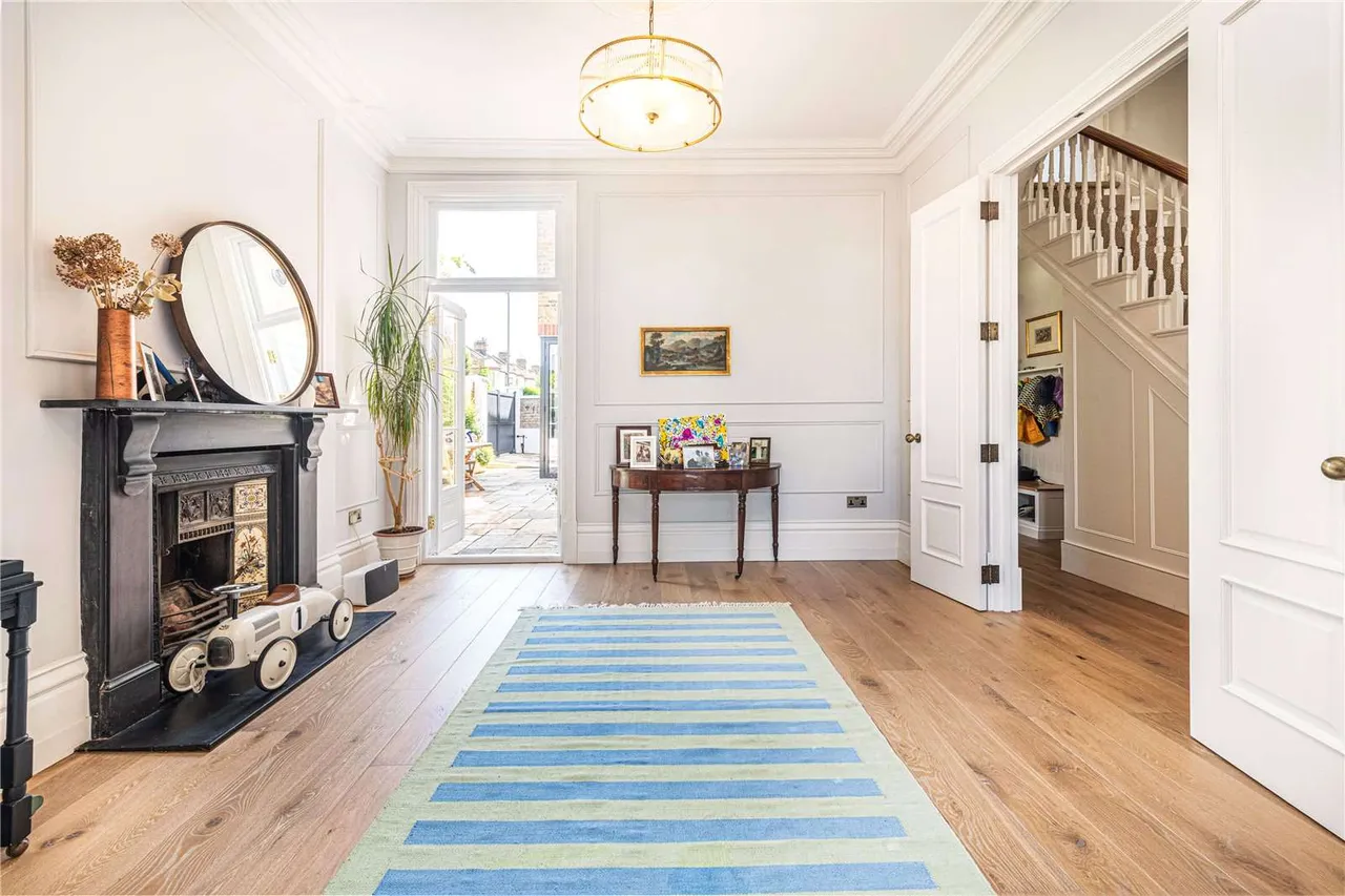 Broomwood Road, London, SW11, photo 14
