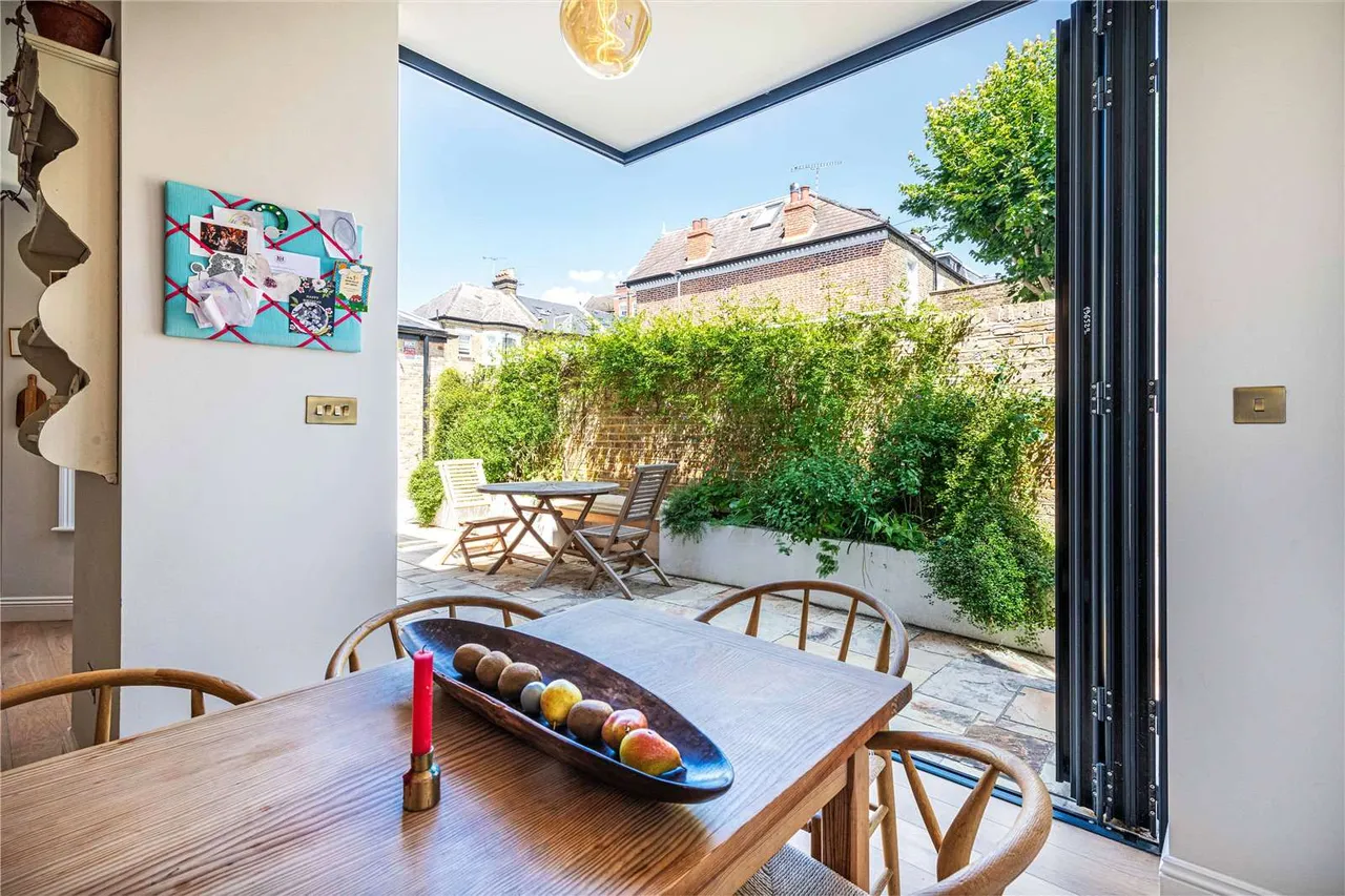 Broomwood Road, London, SW11, photo 7