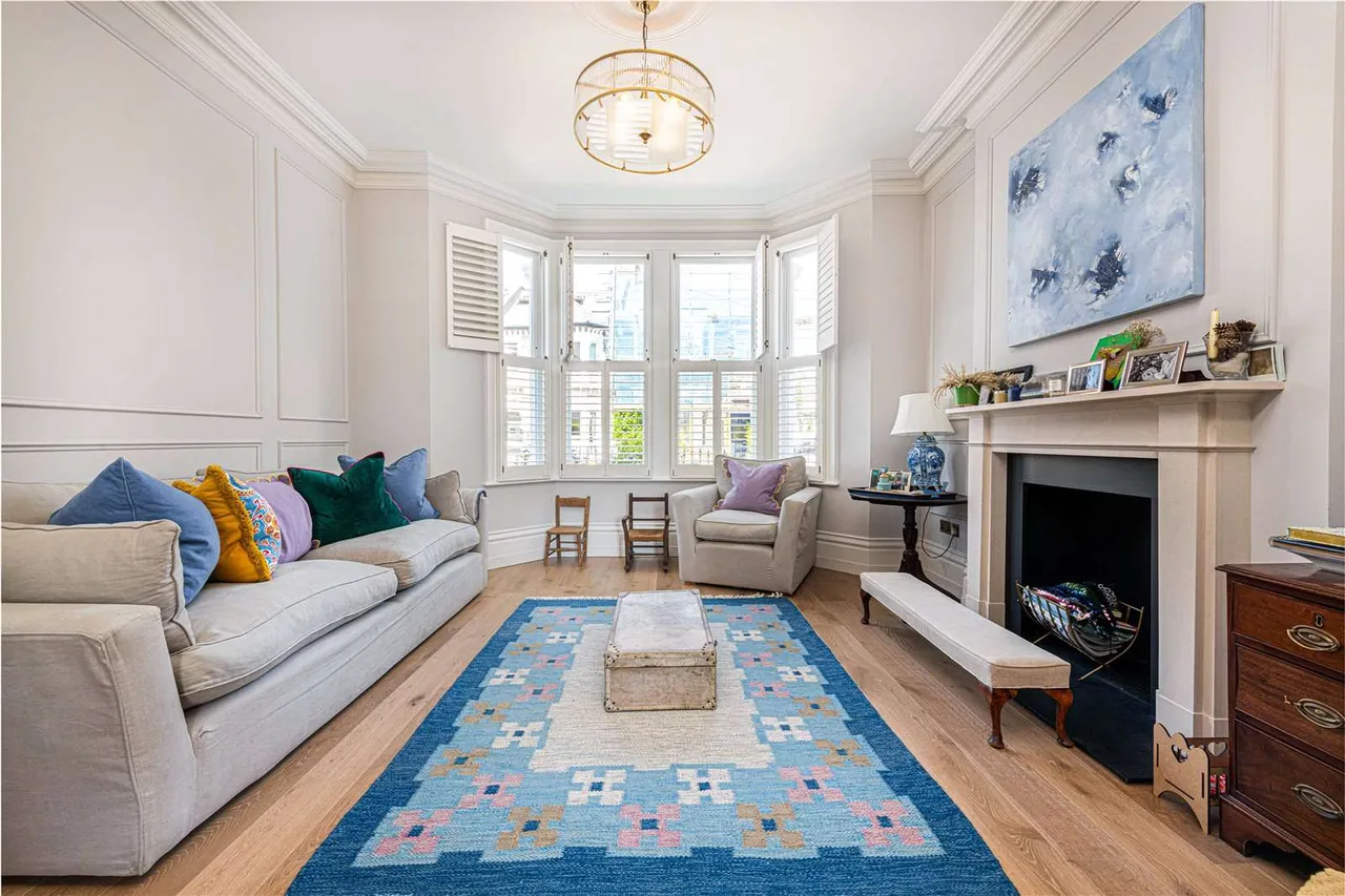 Broomwood Road, London, SW11, photo 3
