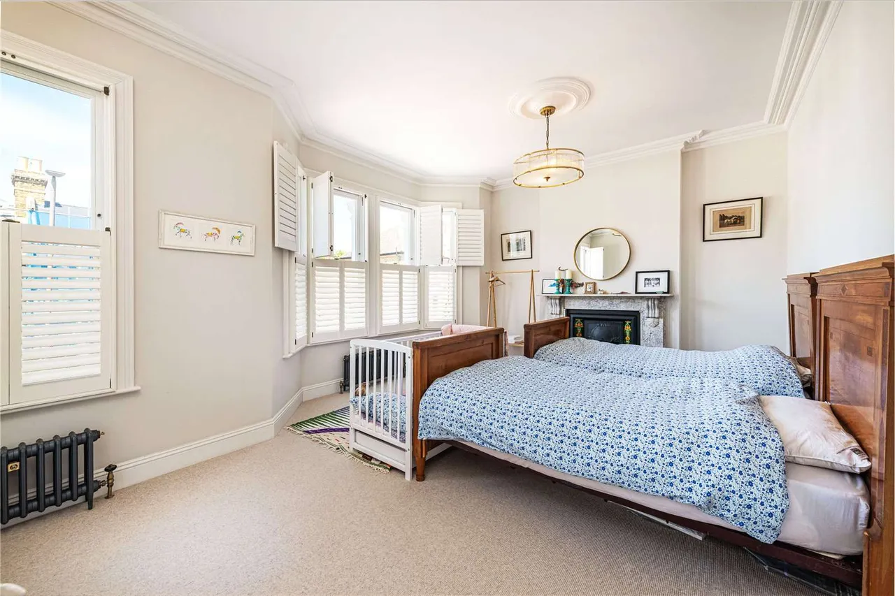 Broomwood Road, London, SW11, photo 12