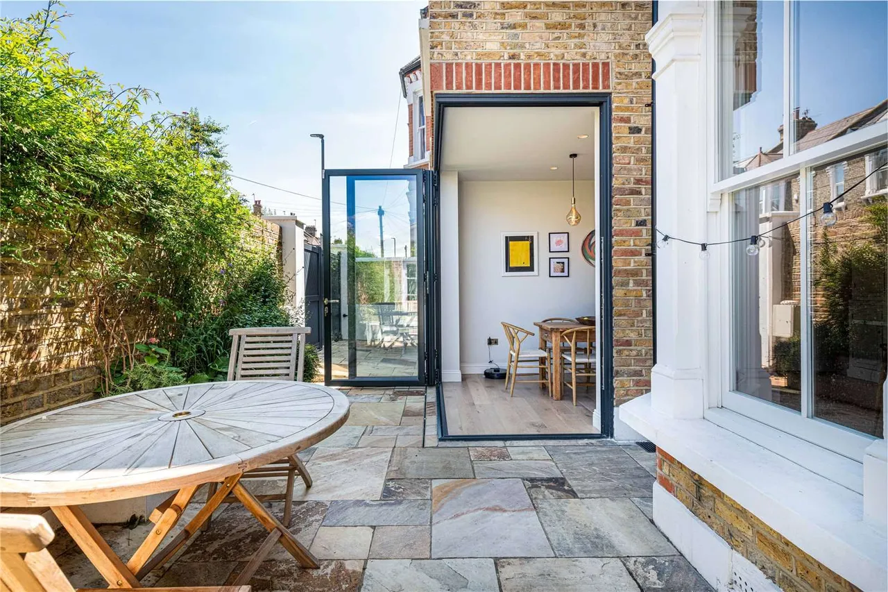 Broomwood Road, London, SW11, photo 17