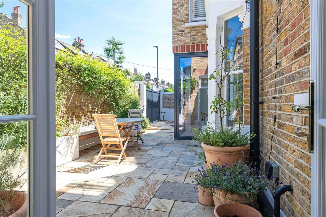Broomwood Road, London, SW11, photo 9