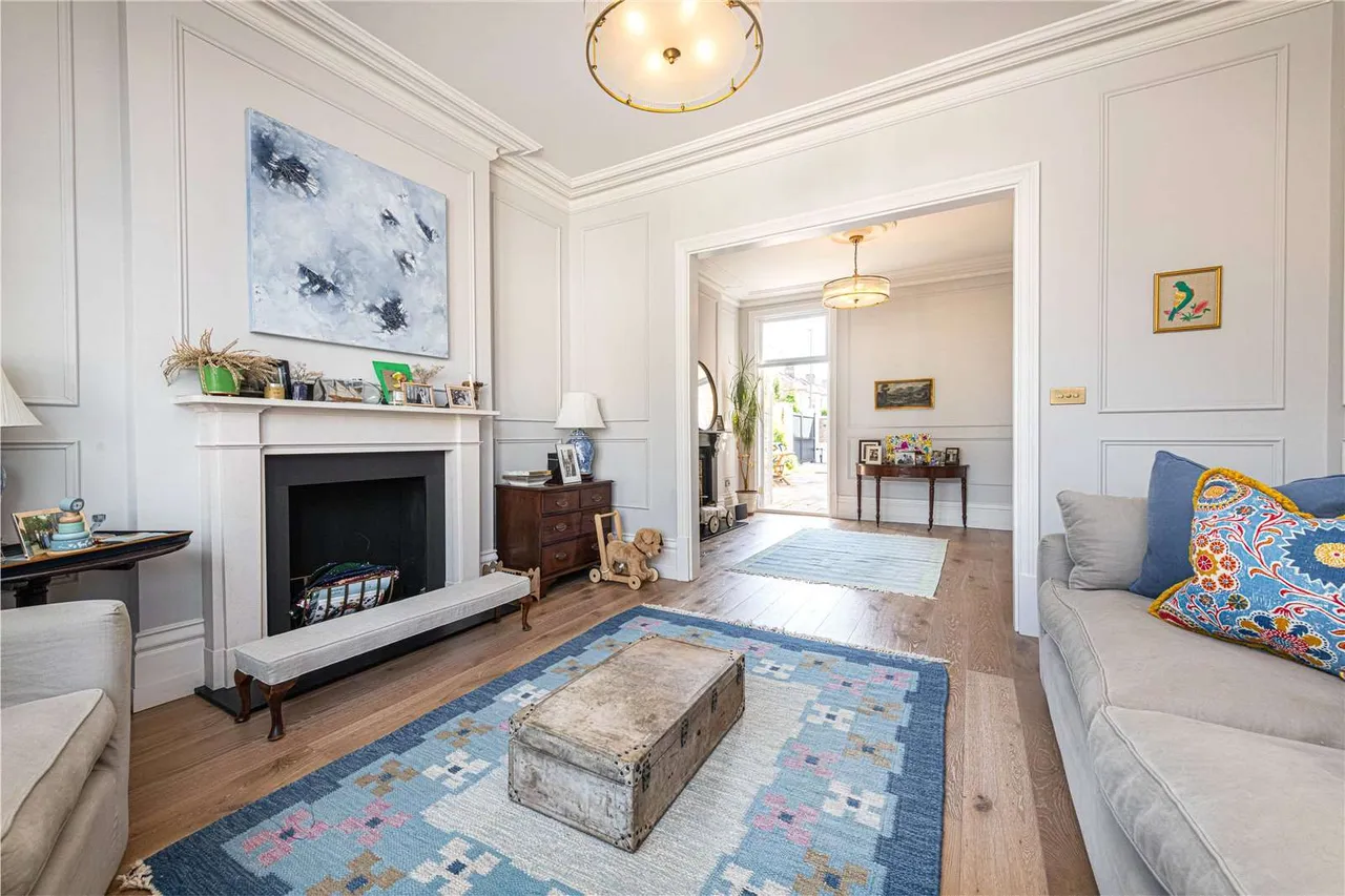 Broomwood Road, London, SW11, photo 13