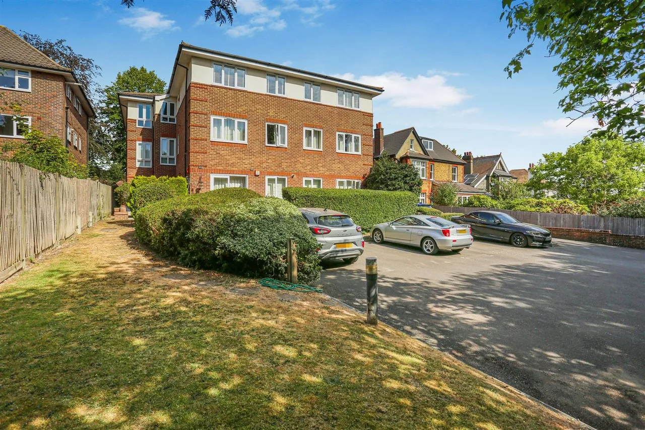 46-48 The Crescent, Belmont, Sutton, Surrey, SM2 6BJ, photo 19