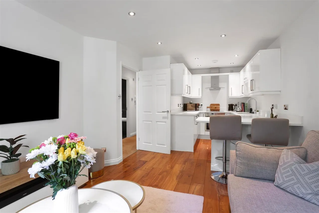 46-48 The Crescent, Belmont, Sutton, Surrey, SM2 6BJ, photo 10