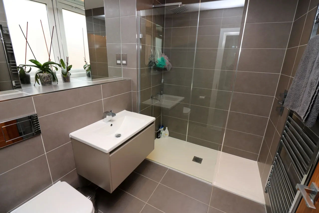 Guildford Street, Surrey Chertsey, KT16, photo 10